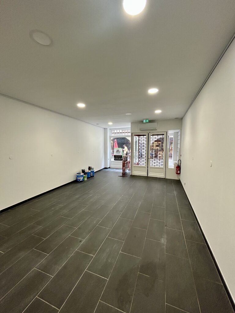 À VENDRE – PAS-DE-PORTE – EMPLACEMENT N°1 AU CŒUR DE BAYONNE - photo 2