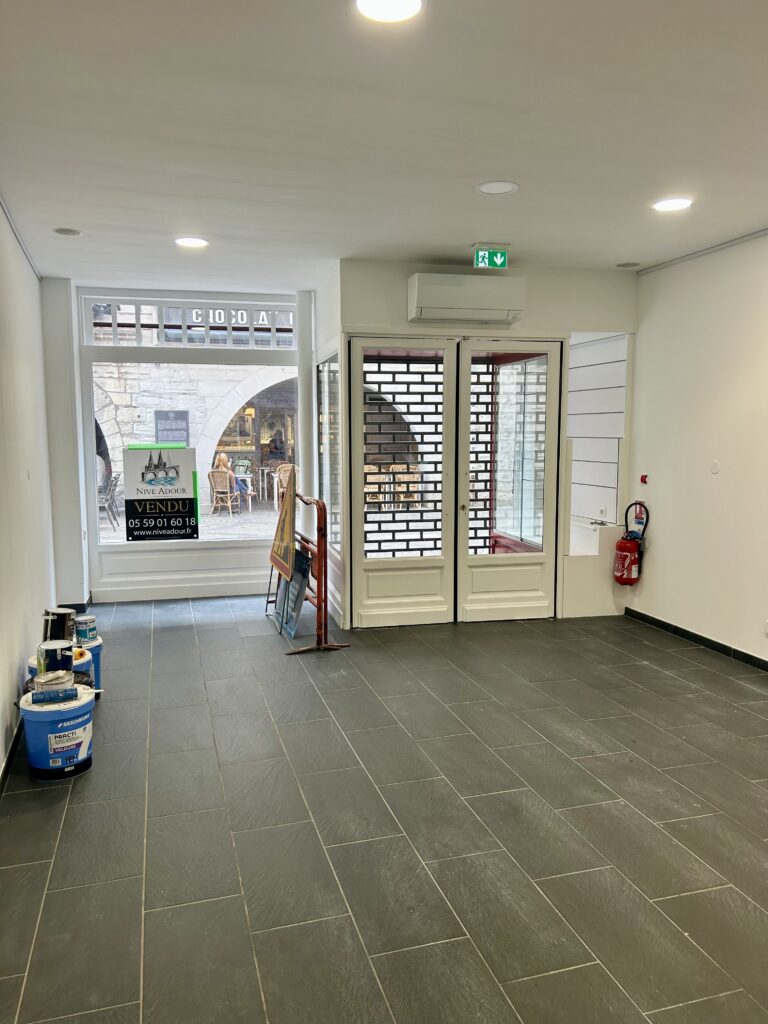À VENDRE – PAS-DE-PORTE – EMPLACEMENT N°1 AU CŒUR DE BAYONNE - photo 3